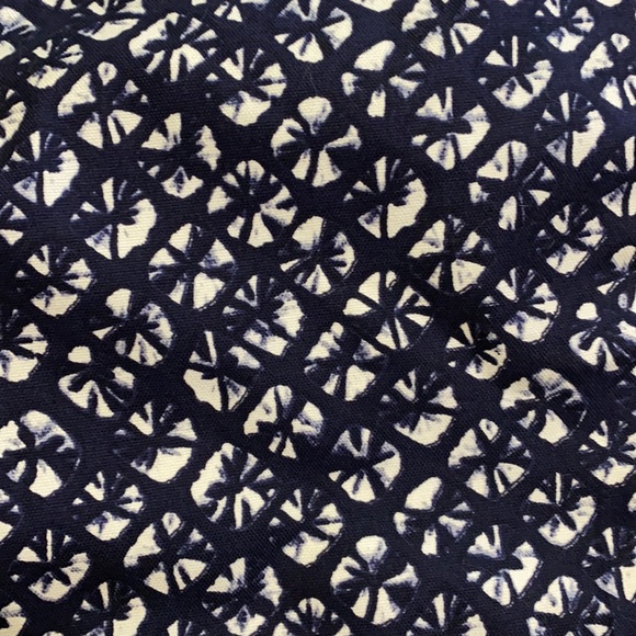 Cynthia Rowley Mid-Rise Indigo & White Patterned Dress Shorts Sz 12 - Picture 2 of 8